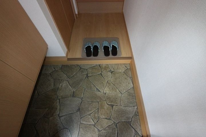 ローズコートヤマサ B棟0203の玄関