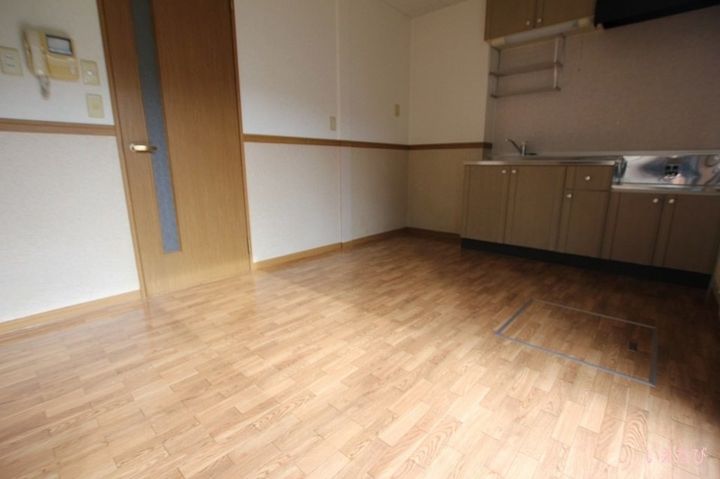 ファミール宝102の居間