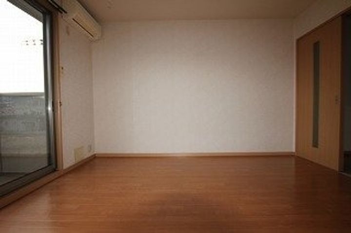 メゾンドヴェール B102の居間