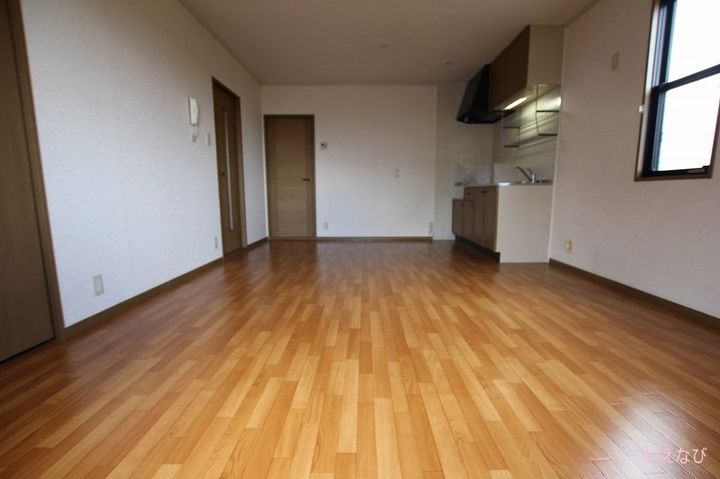 ラポール日吉台A0201の居間