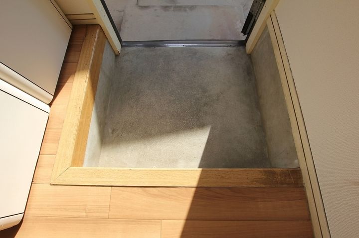 レピュート石丸1-2の玄関