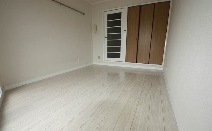 メゾンアルカディア御門506の居間