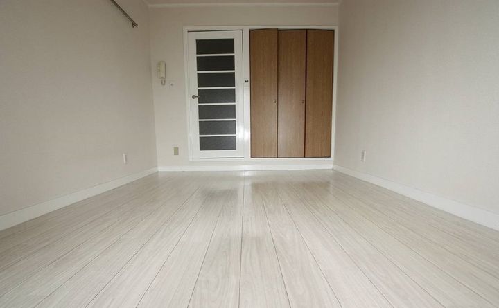 メゾンアルカディア御門506の居間