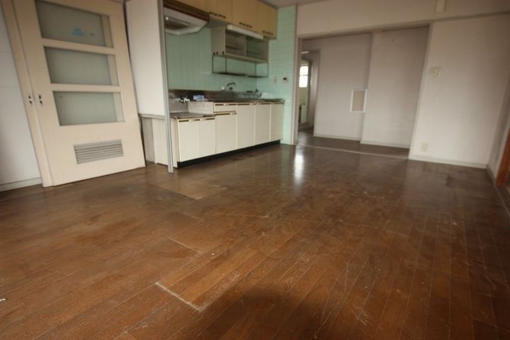 新涯マンションB0501の居間