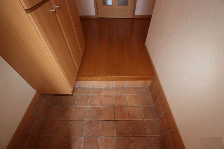 マナ マルベリーB102の玄関