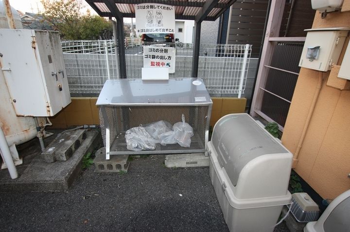 ハイムプリベール東棟東Eの周辺