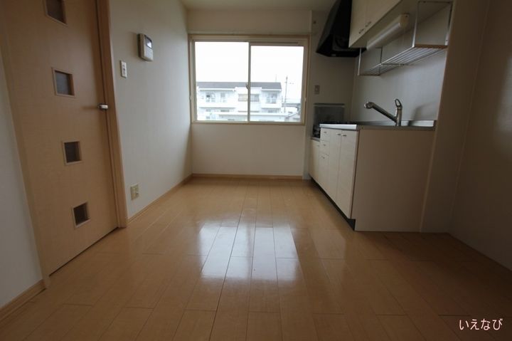 ルピナ深津105の居間