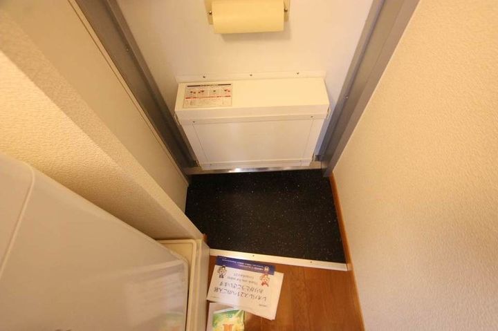 レオパレスコンフォート102の玄関