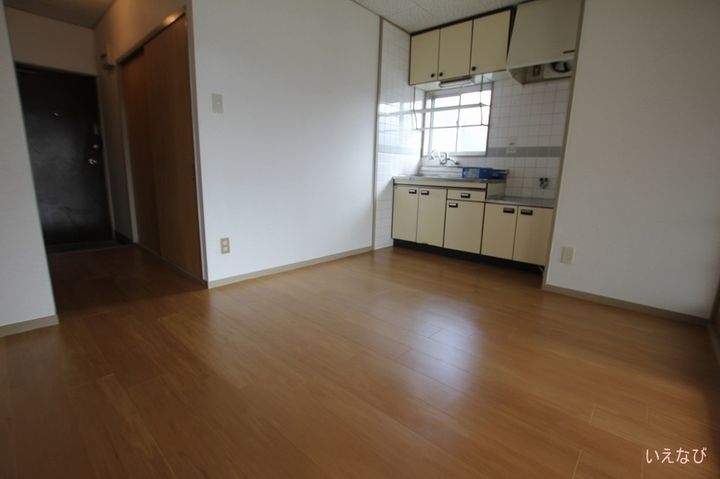 リバーラッキー201の居間