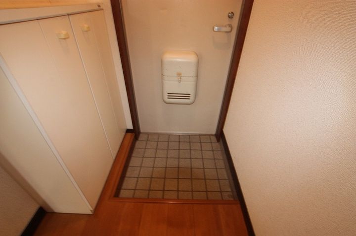 エルディムカタオカ202の玄関