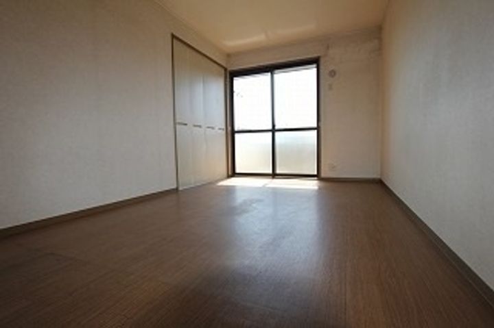 フレマリール高須 B棟201の寝室