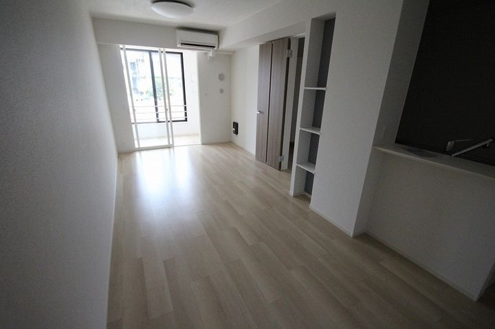 ドウェル ナルシサス0103の居間