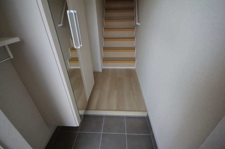 ドウェル ナルシサス0202の玄関