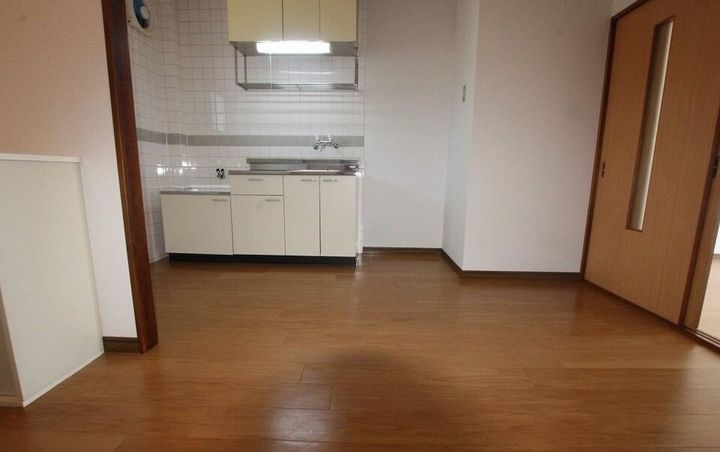 シティハイツ長陽0103の居間