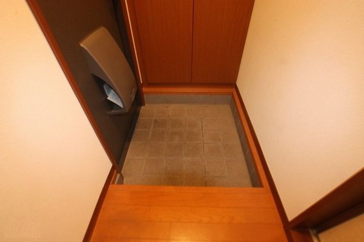 アメニックス福山 壱番館102の玄関