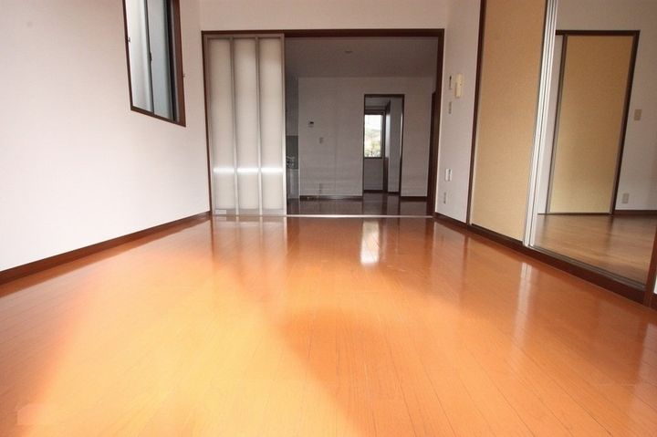 アメニックス福山 壱番館102の居間