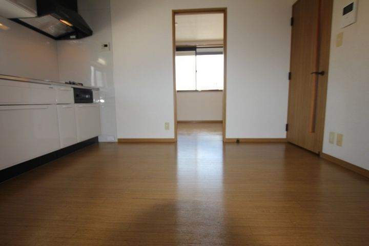 ヴィラ ピーノ202の居間