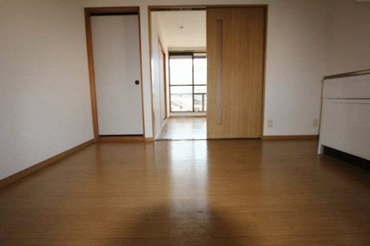ヴィラ ピーノ202の居間