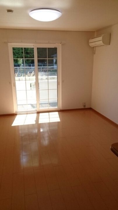 ラフィネロジュマンC103の居間