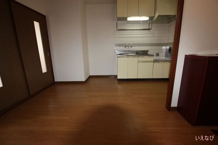 サンラビアン川口B202の居間