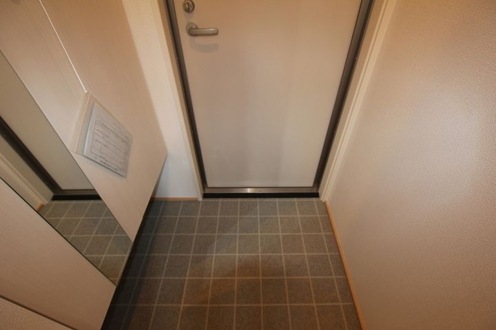 メゾン・ド・キャトルⅤ0208の玄関