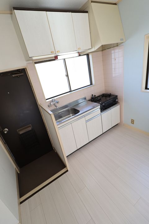 ハイツフレンド高崎Ⅱ・Ⅲ 前橋高崎の中間に位置するお部屋 シャワー付独立洗面台新設202のキッチン