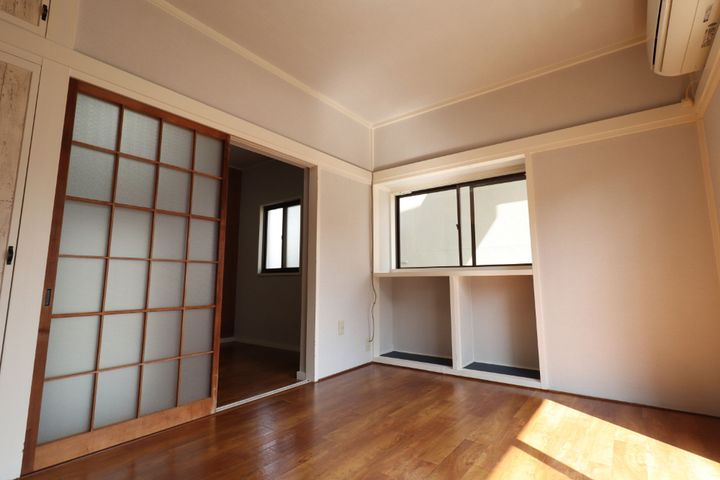 ハイツフレンド飯塚 3方角部屋 家電付でご入居期間中修理交換無料 駅まで徒歩6分202の居間