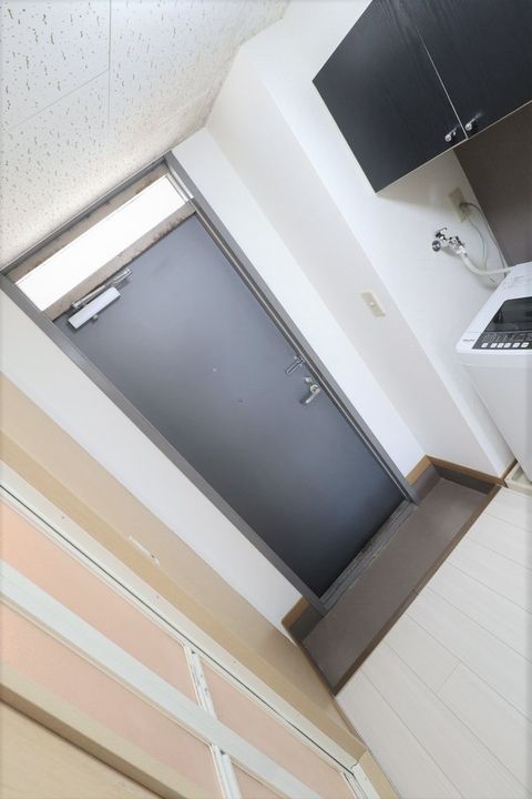 ハイツフレンドもてぎ 爽やかアクセントの壁紙が居室を彩ります ワイドバルコニー付307の玄関