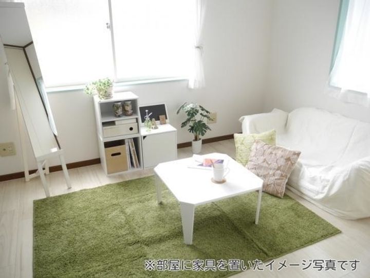 ハイツフレンド上里Ⅱ 全室角部屋 オシャレな北欧風に全面リフォーム済み105の居間