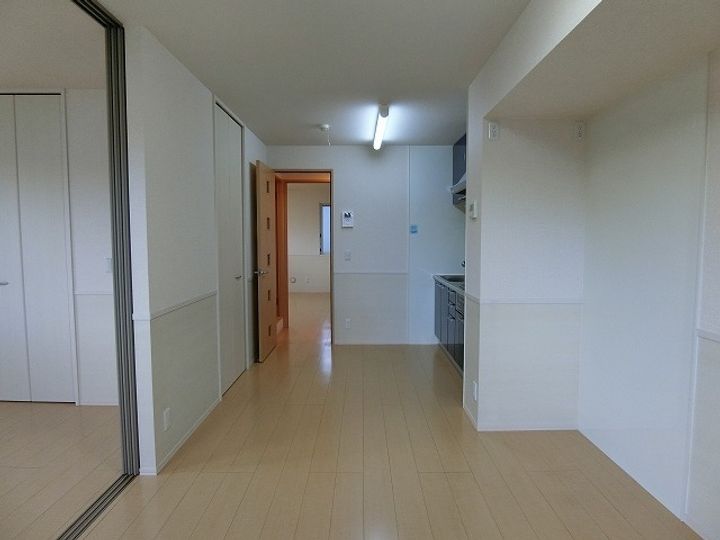 モダンコート広面D202の居間