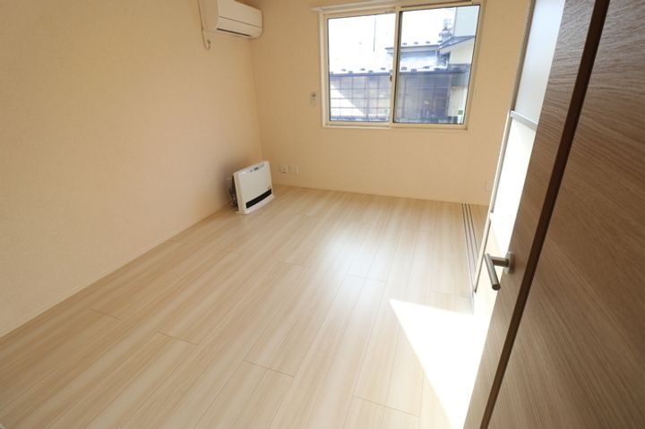 アウラ東町101の居間