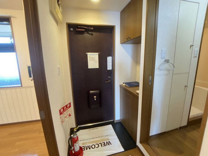 メゾン・ド・マリアージュJ305の玄関