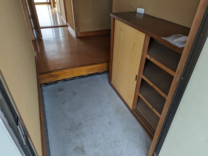 花園荘202の玄関