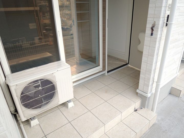 ライズ・フィルA103の玄関