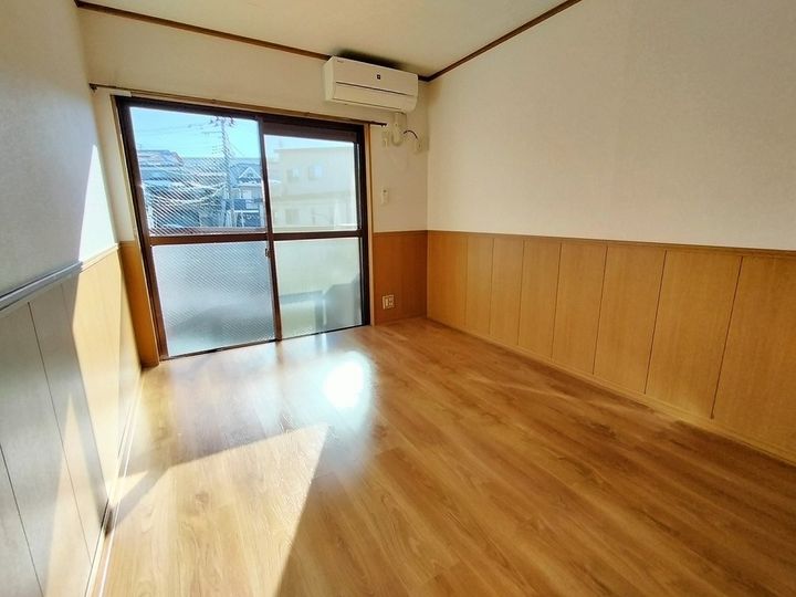 スカイヒルズ台原302の居間