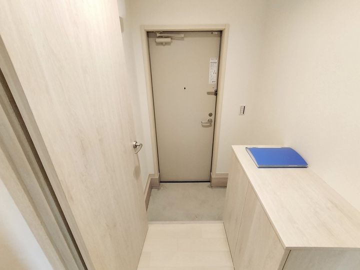 メリディアン中山吉成103の玄関