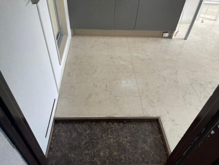 グラン加納602の玄関