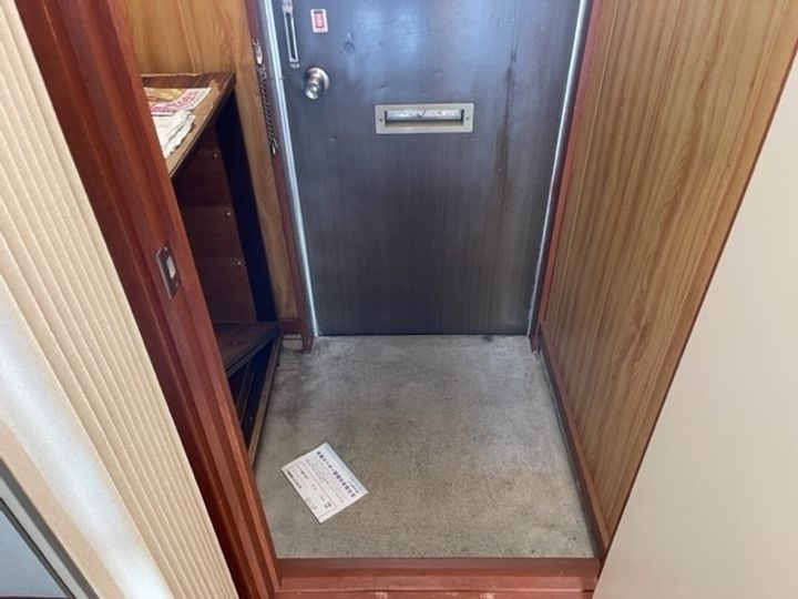 フラワーハイツ10の玄関