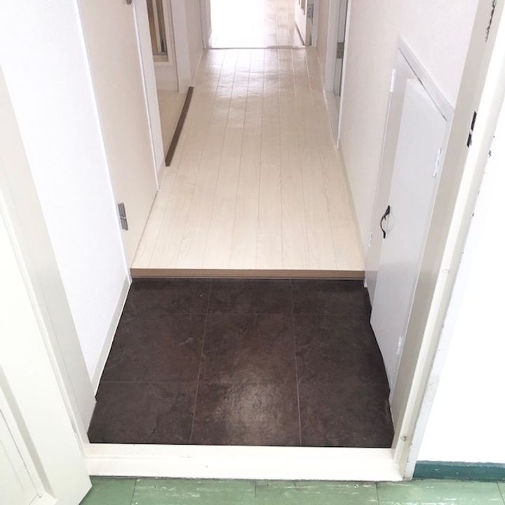 第78松井ビルの玄関