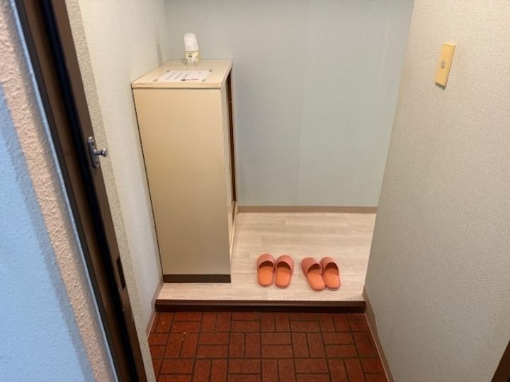 ロータスハイツ澄川207の玄関
