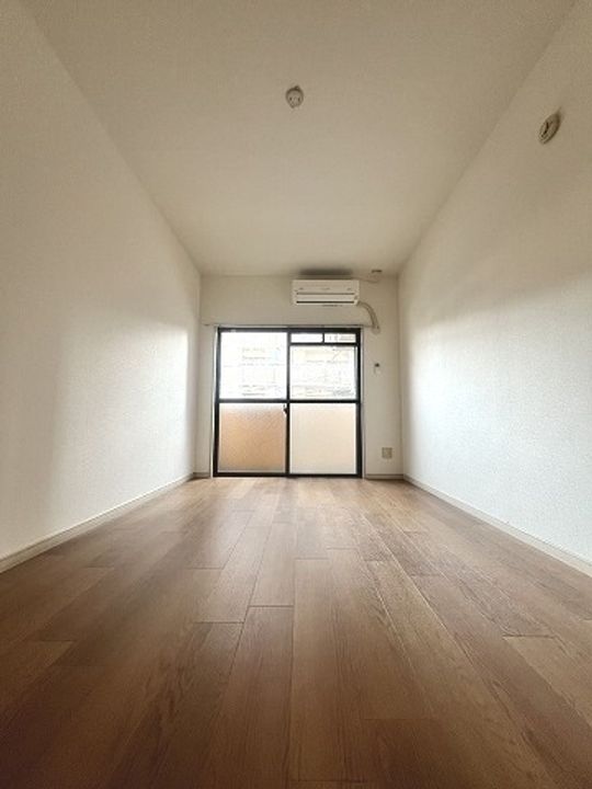 クレアトール赤坂の居間