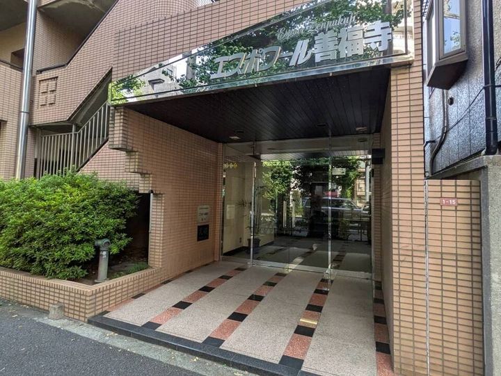 エスポワール善福寺305の玄関