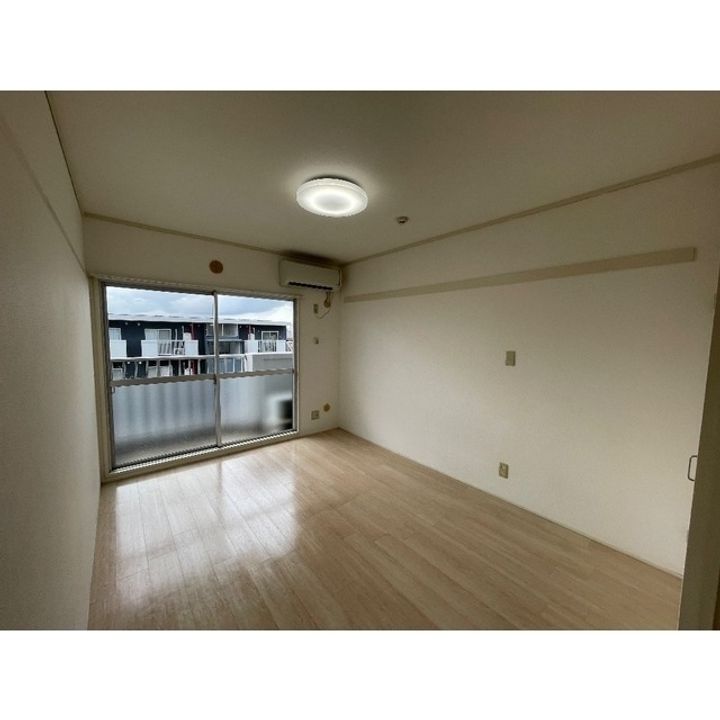 行田ハイツ2号棟406の居間