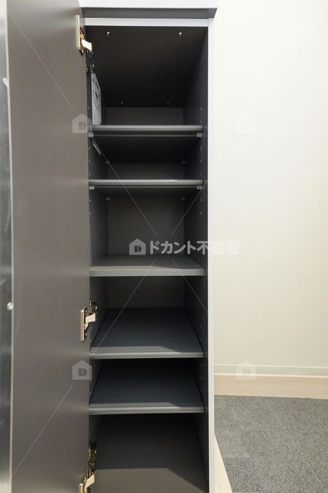 レピュア池袋本町レジデンスWEST301の玄関