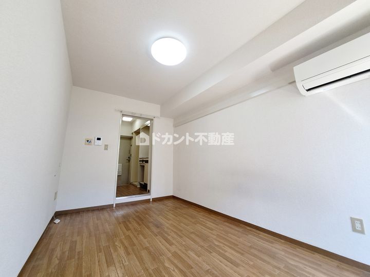 ジョイフル池袋要町0108の居間
