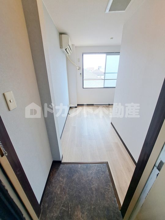 クロノス要町303の玄関