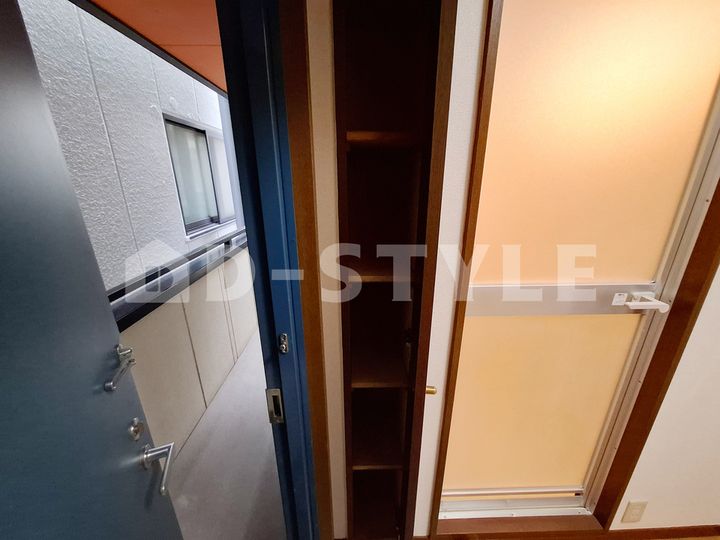 イーストフローラ東長崎102の玄関