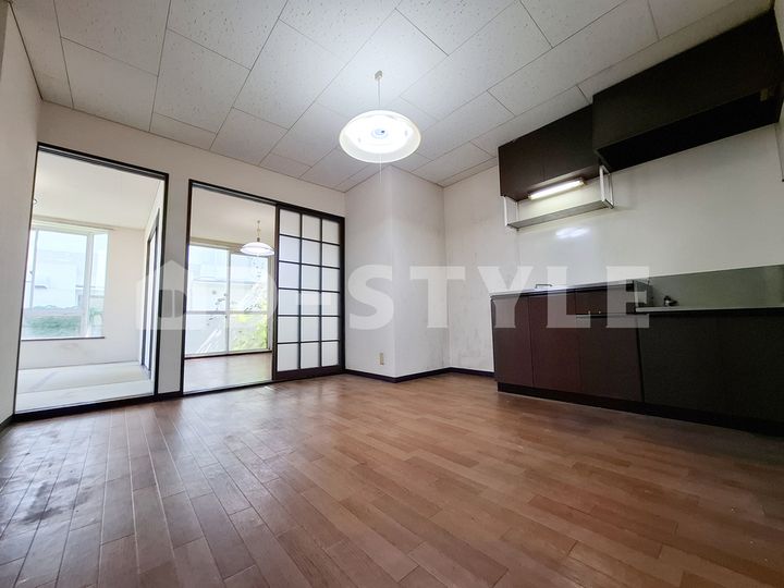 ファミール長崎102の居間