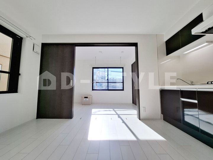 SOLASIA residence南大塚0303の居間