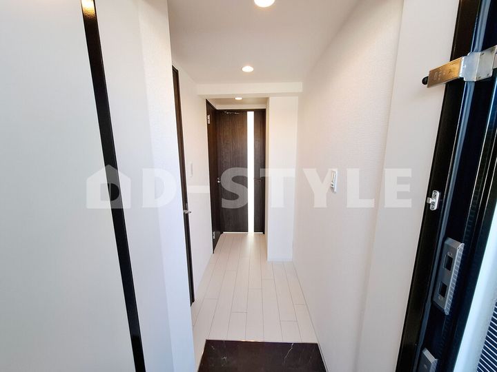 SOLASIA residence南大塚0501の玄関